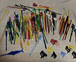 lot 142 image: Vintage stir sticks