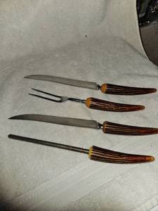 lot 143 image: Vintage knives
