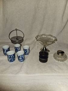 lot 147 image: Misc glassware