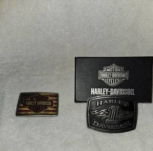 lot 168 image: Harley Davidson belt buckles