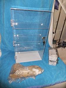 lot 171 image: Locking display box