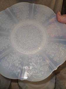 lot 184 image: American Sweetheart Depression glass