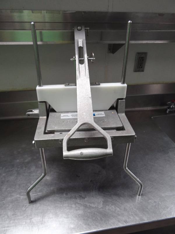 lot 4136 image: Volrath Redco Lettuce King Lettuce Slicer