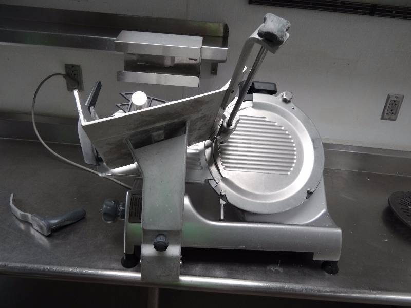 lot 4137 image: Hobart 12 MeatCheese Slicer