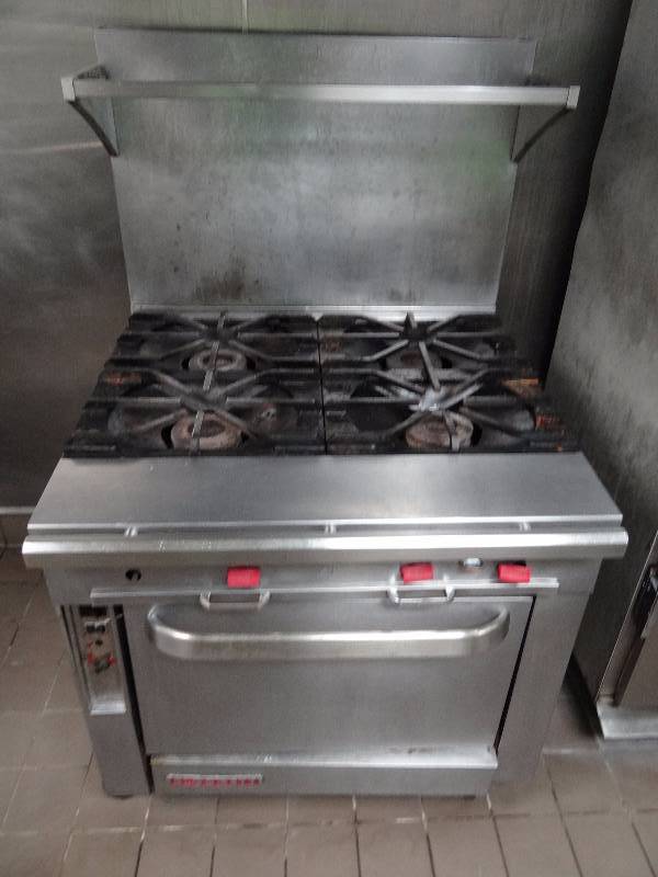 lot 4140 image: Blodgett 4 Burner Range With Oven Below