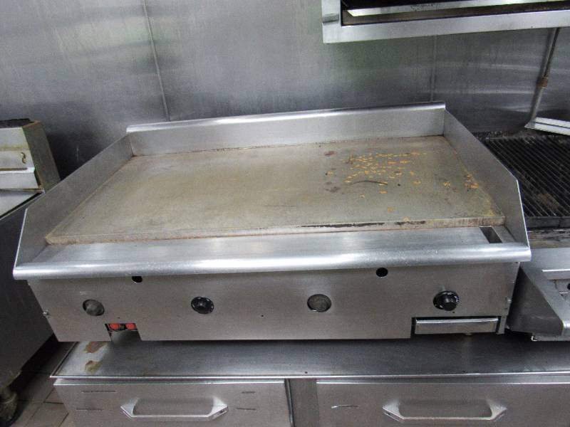 lot 4081 image: 48 Natural Gas Countertop Griddle