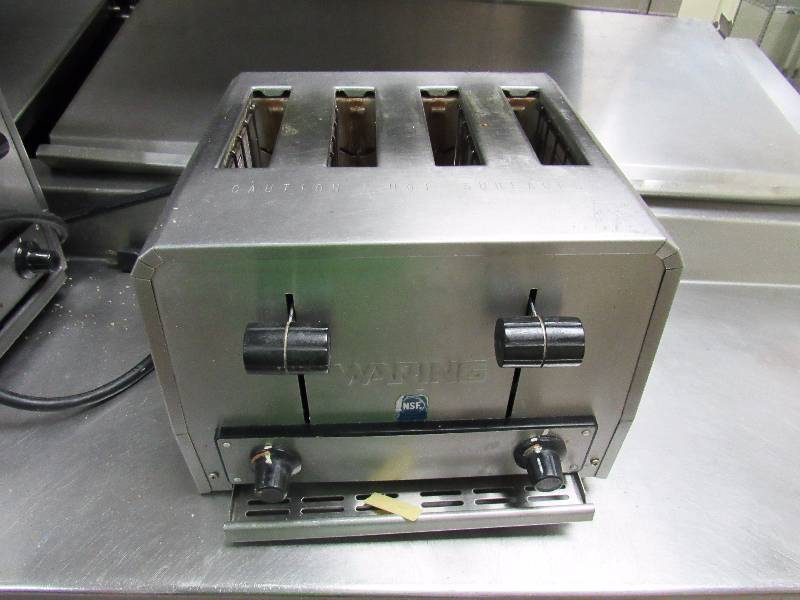 lot 4090 image: Waring 4 Slot Commercial Heavy Duty Toaster