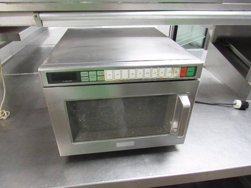 lot 4094 image: Panasonic Counter Top Commercial Microwave Oven