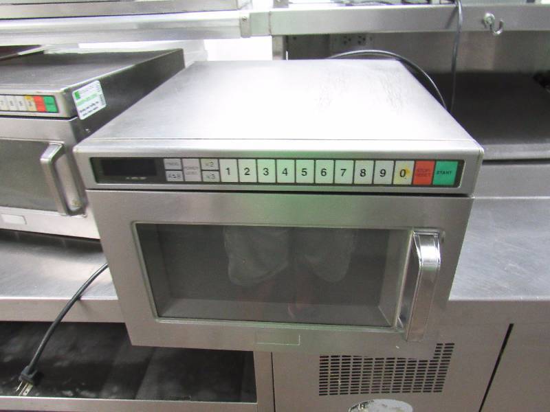lot 4096 image: Panasonic Counter Top Commercial Microwave Oven