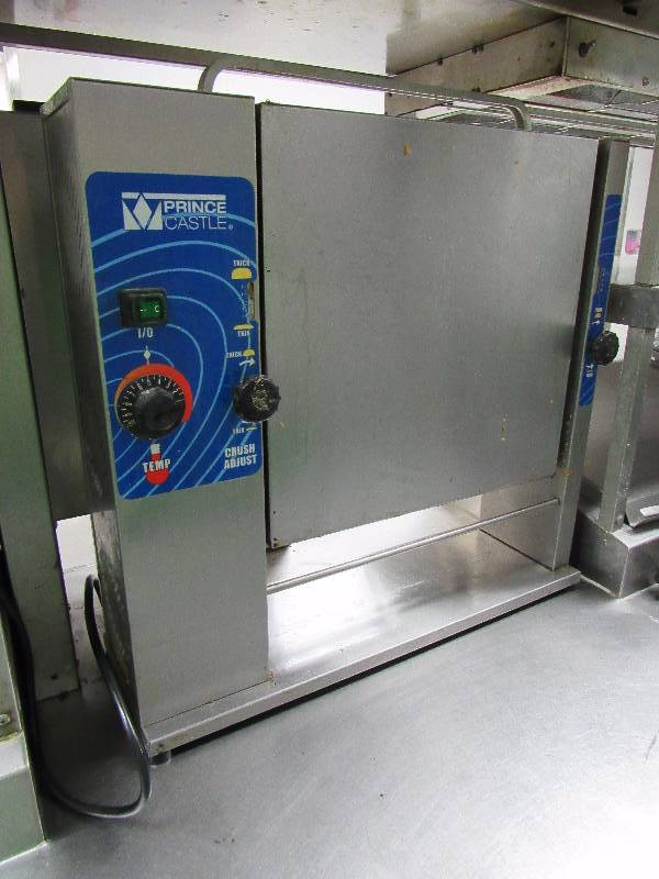 lot 4101 image: Prince Castle Slimline Vertical Contact Bun Toaster