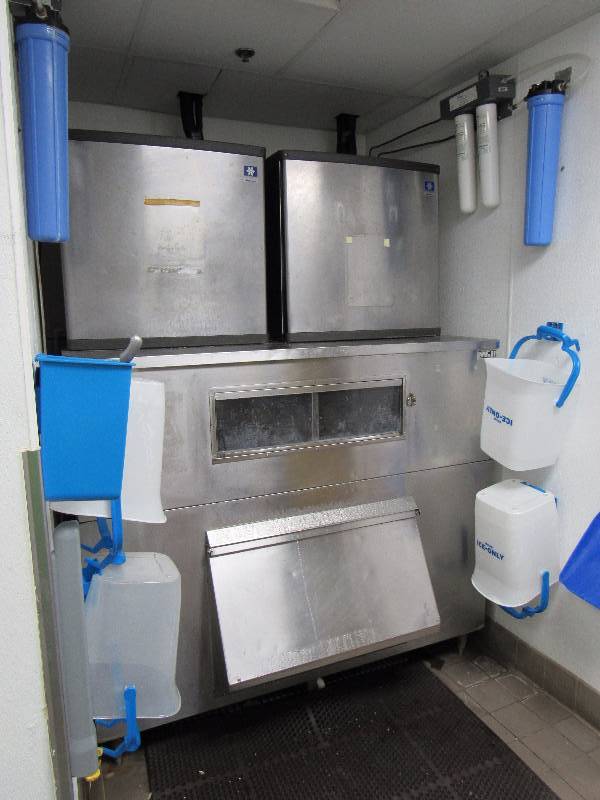 lot 4108 image: Dual Manitowoc 3000 Lb Capable Air Cooled Ice Makers On Single Large Capacity Stainless Bin