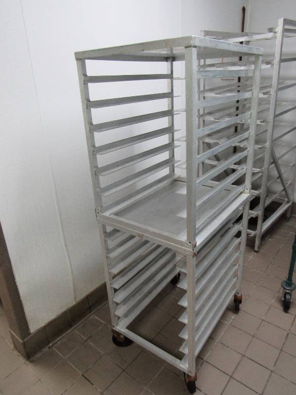 lot 4189 image: Full Size Aluminum Sheet Pan Rack