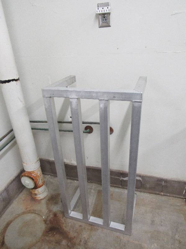 lot 4199 image: Fully Aluminum Dunnage Rack