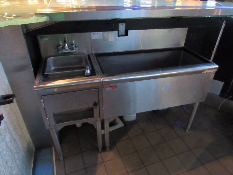 lot 4226 image: Prestige 52 Hand Washing Station With Ice Well