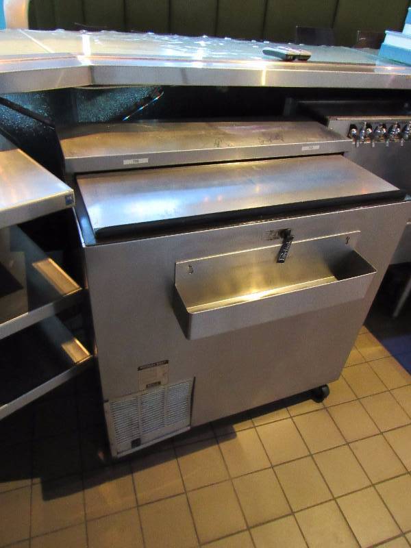 lot 4229 image: 36 Perlick Bar Back Bottle Cooler