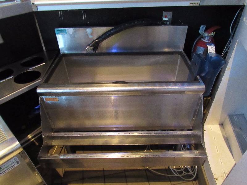 lot 4233 image: Prestige Fully Stainless 36 Bar Back Ice Well
