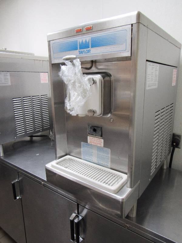 lot 4241 image: Taylor Counter Top Single Flavor Soft Serve Machine