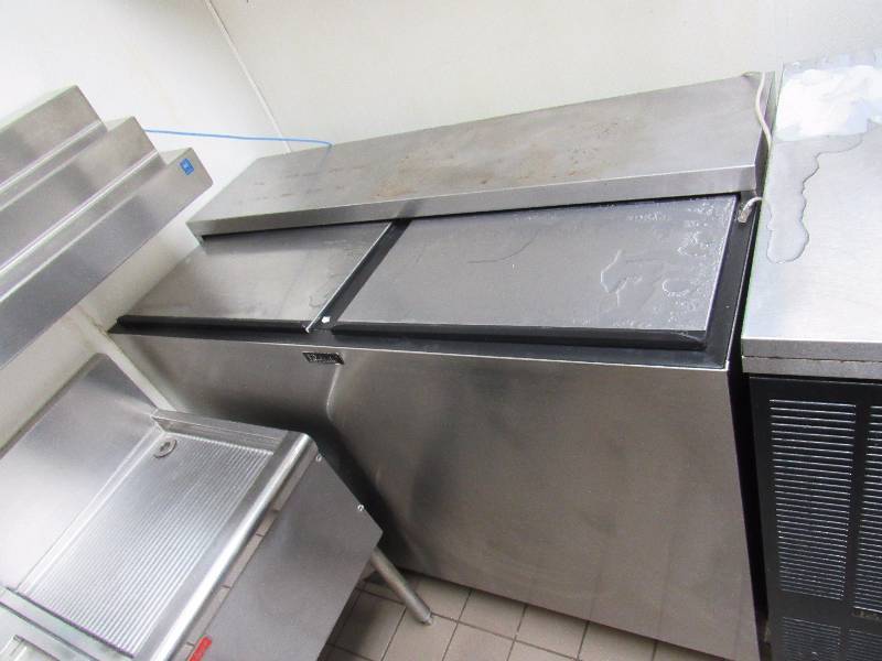 lot 4244 image: Perlick (2) Bay 48 Bottle Box