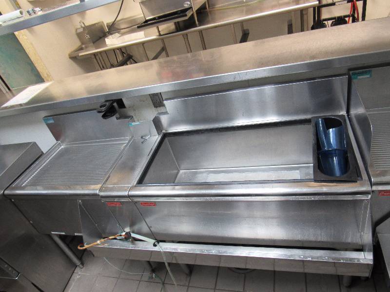 lot 4248 image: 66 Prestige Fully Stainless Ice With Drain Well