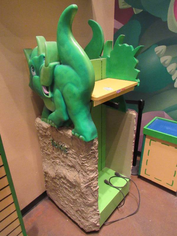 lot 4309 image: Decorative Dinosaur Merchandise Display