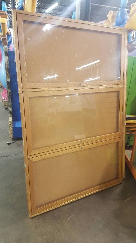 lot 4291 image: Large Oak Framed Bulletin Board