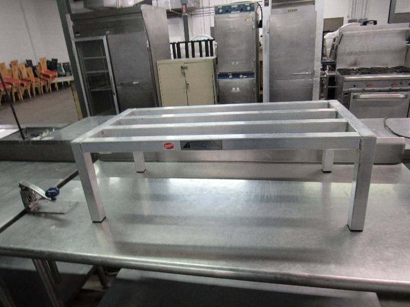 lot 5585 image: Don 36 All Aluminum Dunnage Rack