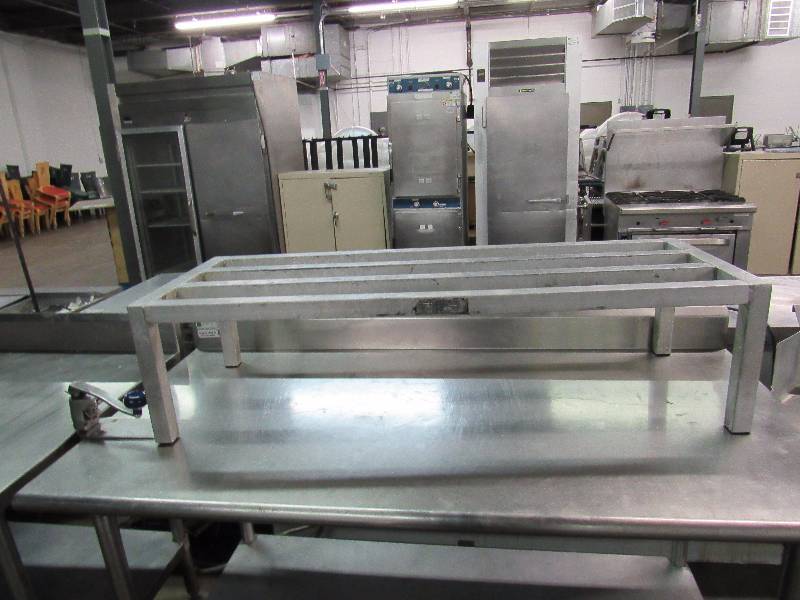 lot 5587 image: 48 All Aluminum Dunnage Rack