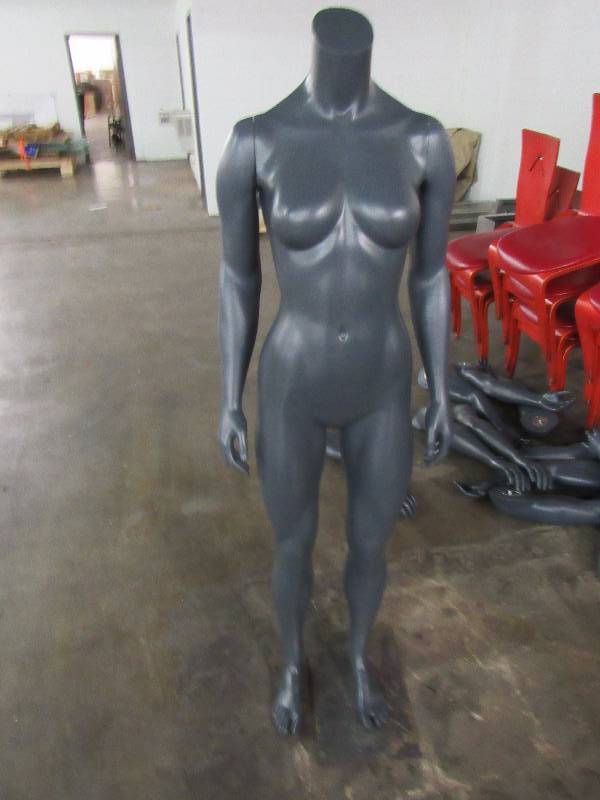 lot 5598 image: Full Size Female Ridged Plastic Mannequin With Arms