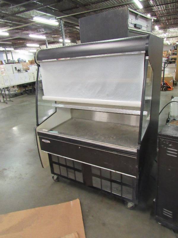 lot 5602 image: Federal 47� Refrigerated High Profile Merchandiser