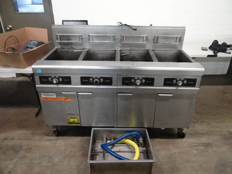lot 1507 image: Frymaster (4) Bay Natural Gas Floor Fryer