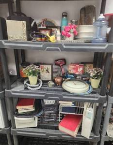 lot 285 image: Contents of Shelves