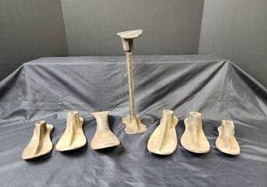 lot 204 image: Vintage Cobblers Set
