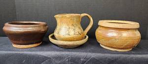 lot 212 image: Pottery (signed)