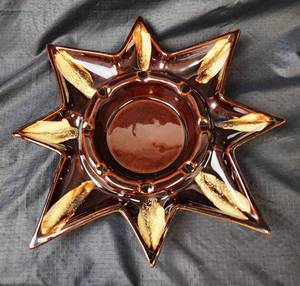 lot 227 image: Vintage Pfaltzgraff Star Ashtray AT34 USA