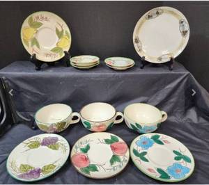 lot 238 image: China Dishes - Japan (lots of chips)