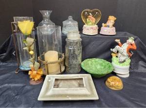 lot 241 image: Home Decor