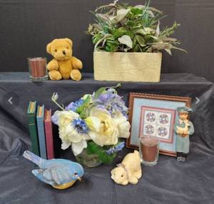 lot 263 image: Home Decor (Candles, Faux Flowers, Bird, Bear, and More)