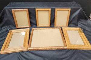 lot 269 image: Hanging Picture Frames