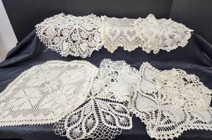 lot 100 image: Doilies