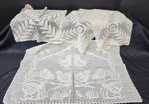 lot 105 image: Doilies