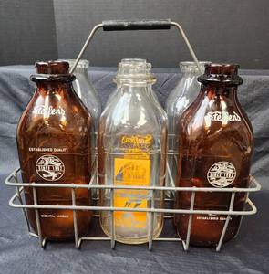 lot 109 image: Vintage Wire Milk Carrier with (6) Milk Bottles