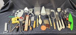 lot 113 image: Utensils