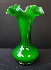 lot 117 image: Fenton Emerald Green Overlay Opalescent Vase 8