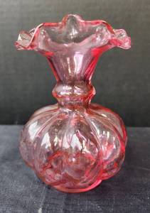 lot 119 image: Fenton Cranberry Ruby Overlay Diamond Optic Large Squat Melon Vase 5