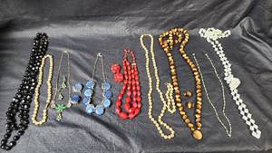 lot 140 image: Necklaces and Earrings