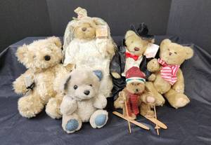 lot 166 image: Teddy Bears