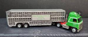 lot 170 image: NIB Winross Walter M. Dunlap & Sons Inc. Livestock Die Cast Truck