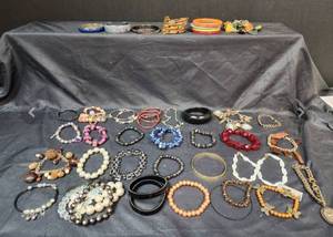lot 179 image: Bracelets