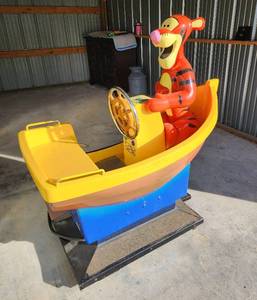 lot 5 image: Coin Operated Mechanical Kiddie Ride (Needs Work) (See All Pics for Condition of Car, Key Not Included)