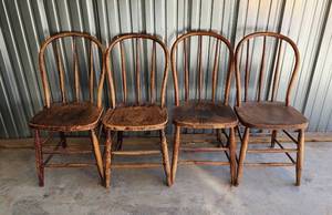 lot 7 image: (4) Antique Bentwood Chairs (Very Sturdy)